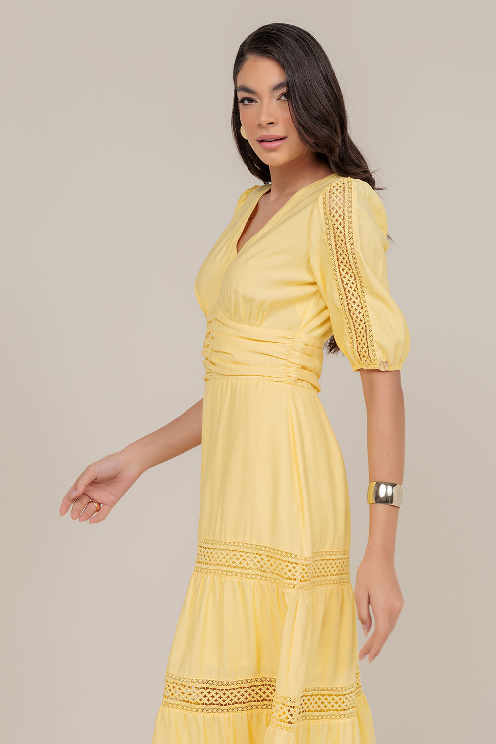 AMARELO