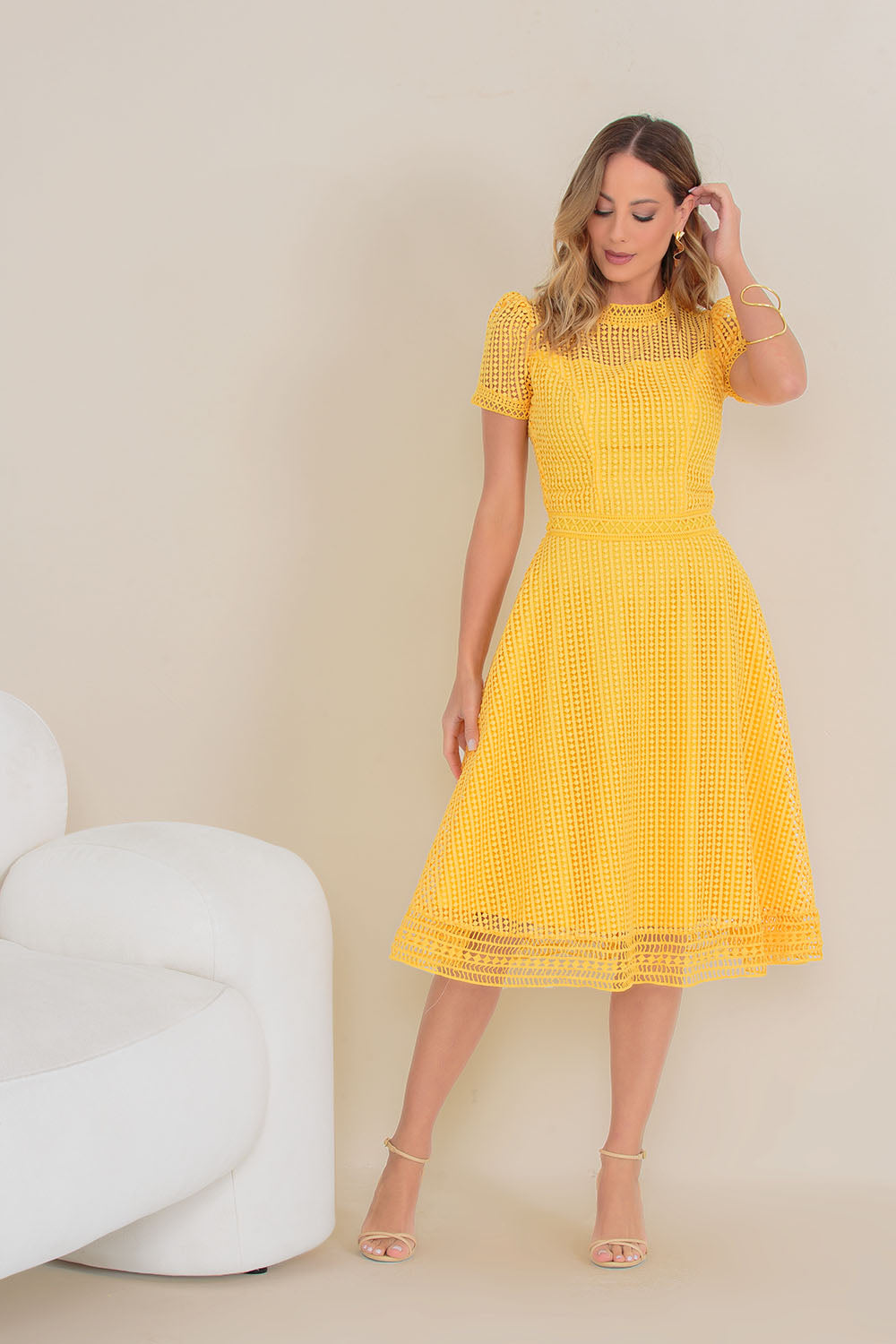 AMARELO
