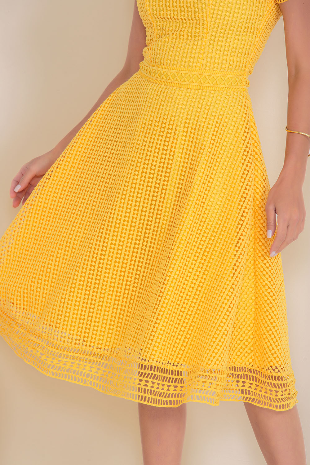 AMARELO