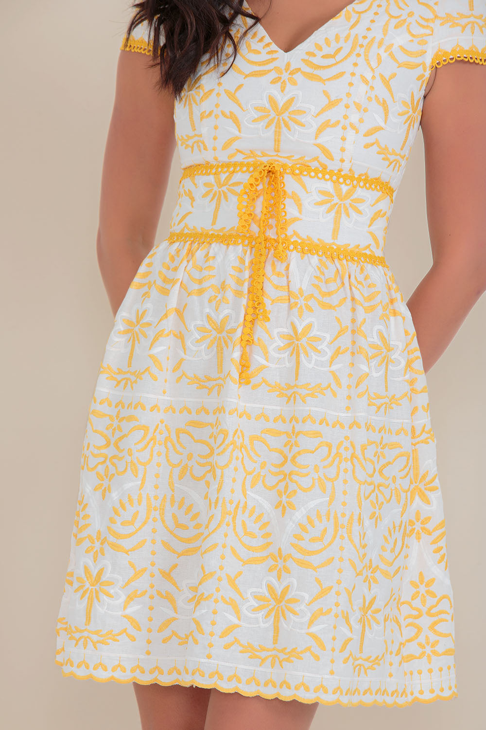 AMARELO