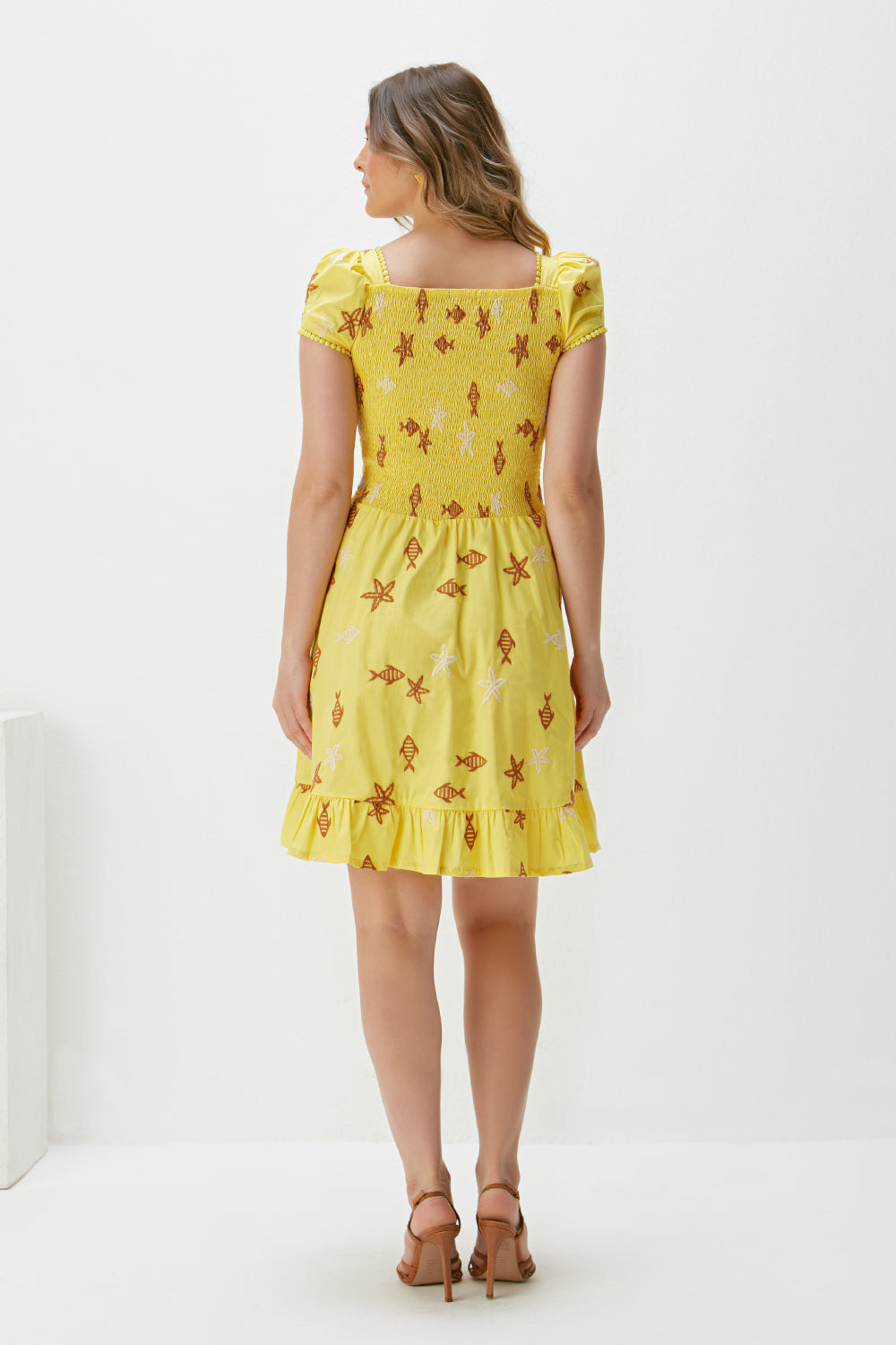 AMARELO