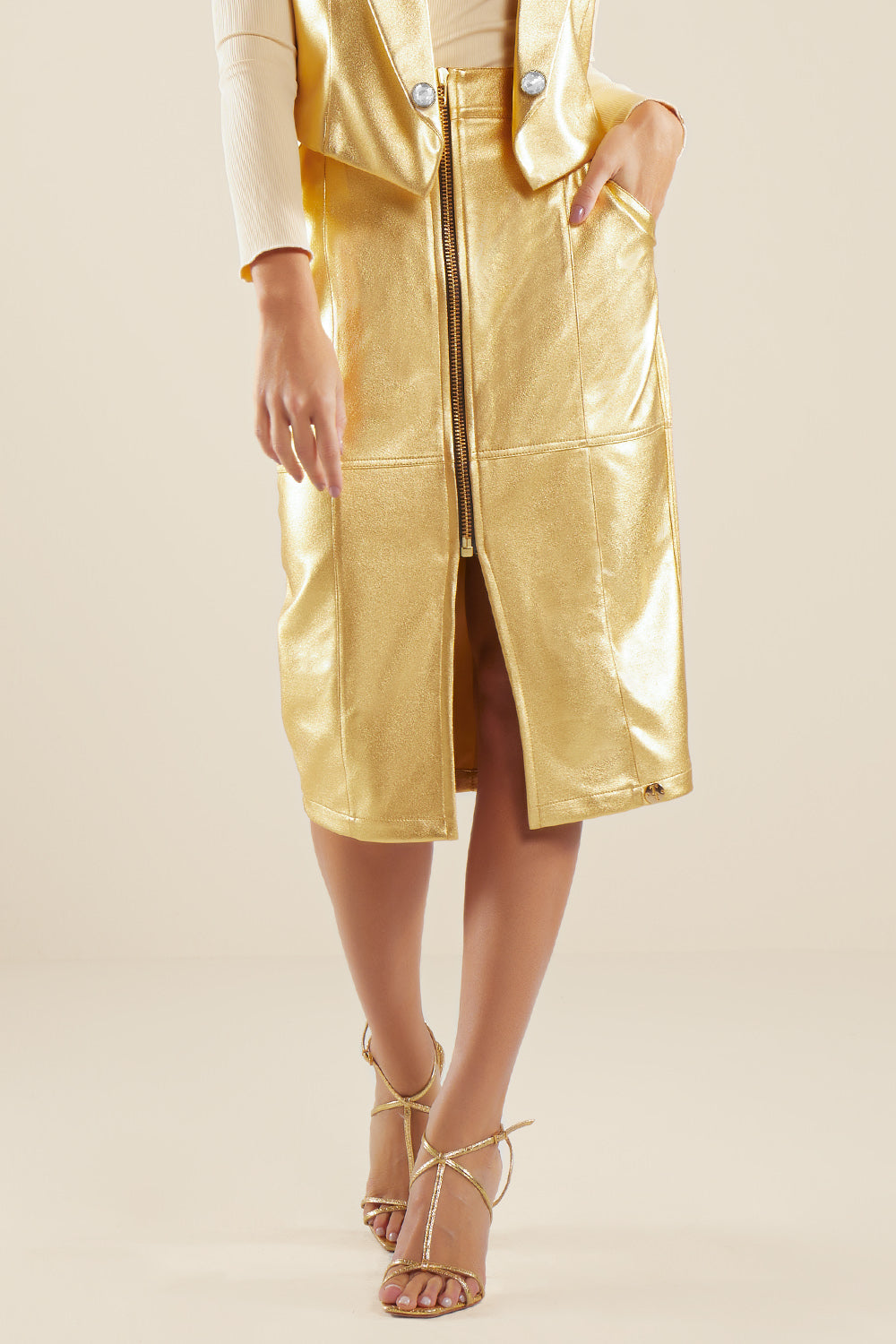 AMARELO