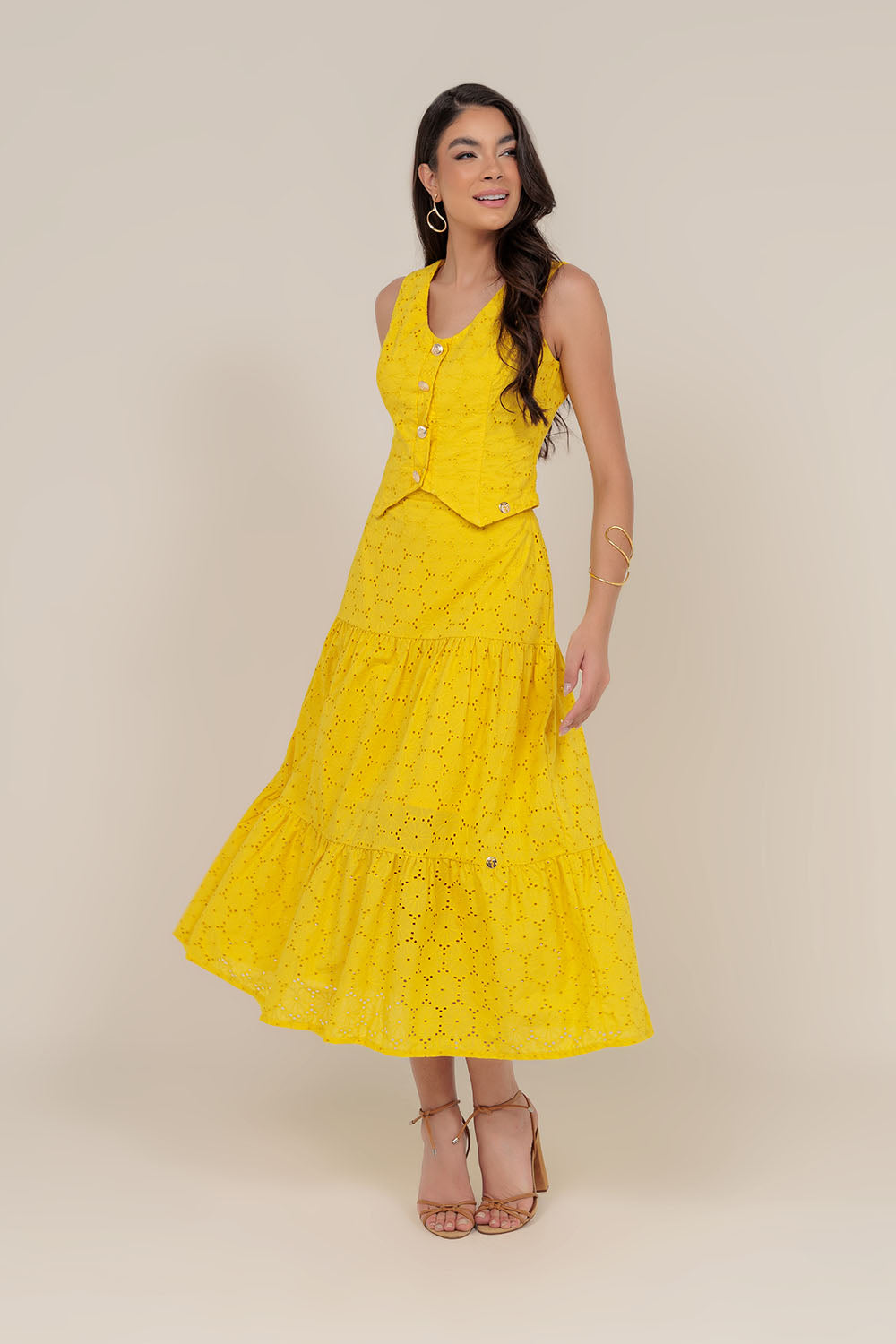 AMARELO