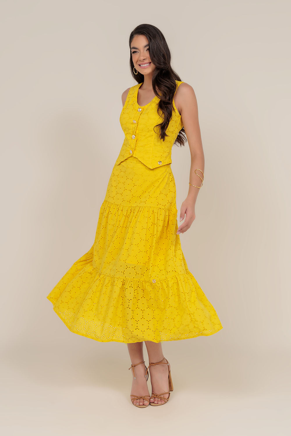 AMARELO