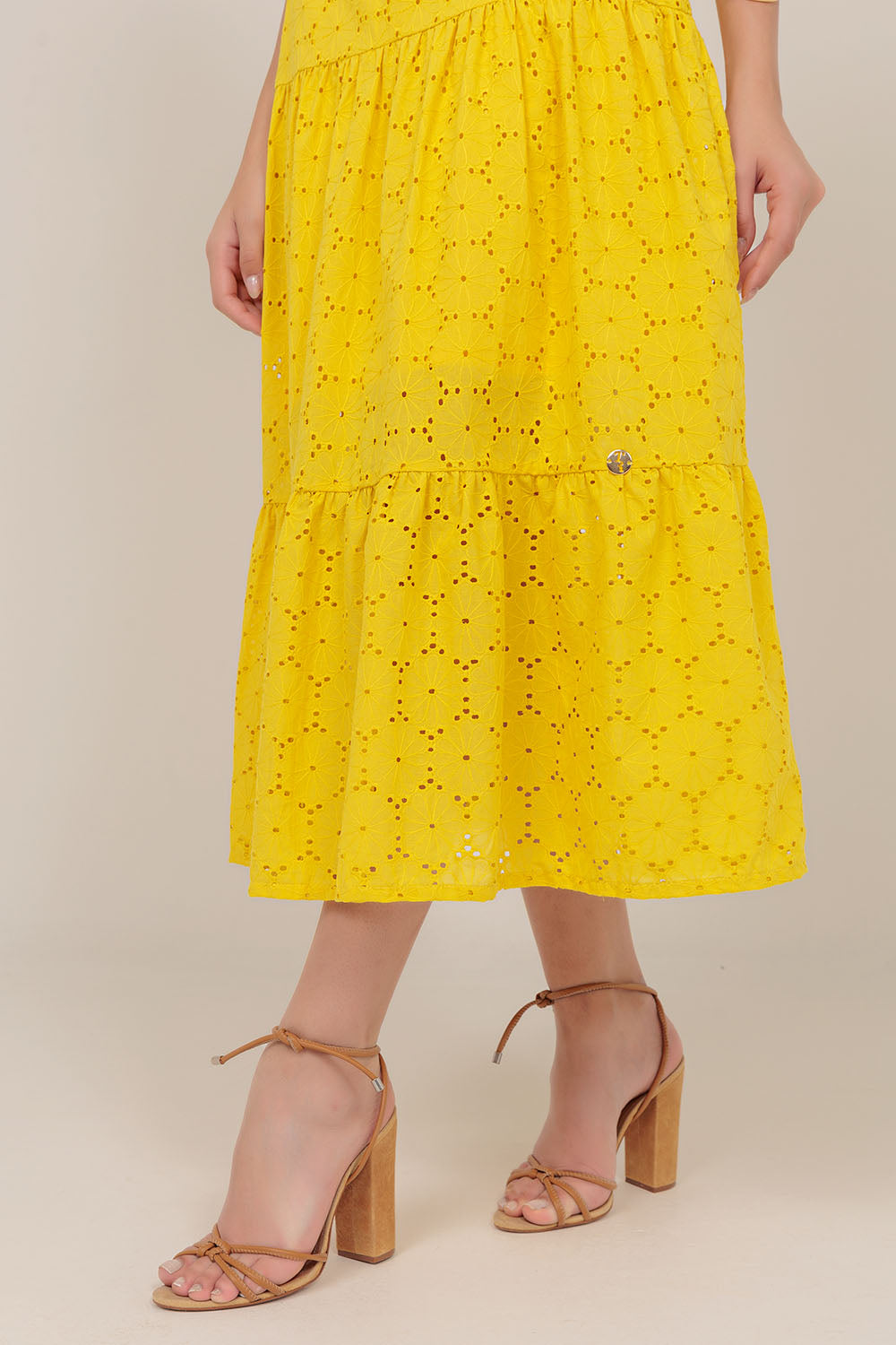 AMARELO