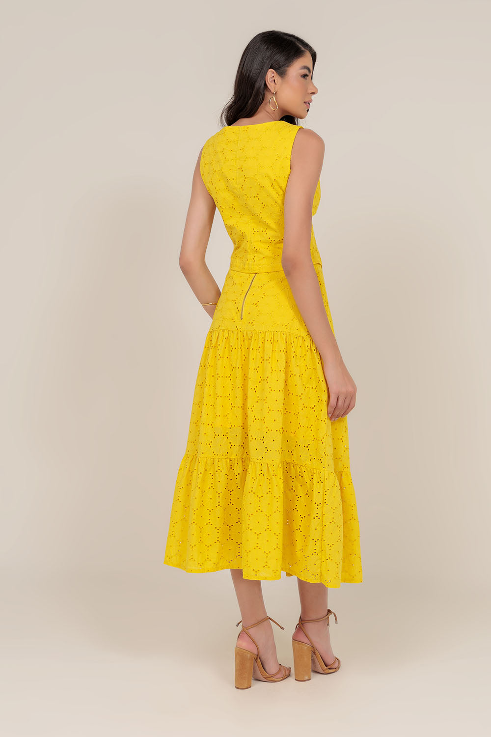 AMARELO