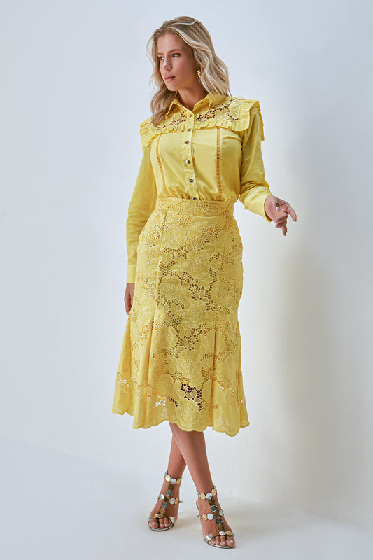 AMARELO