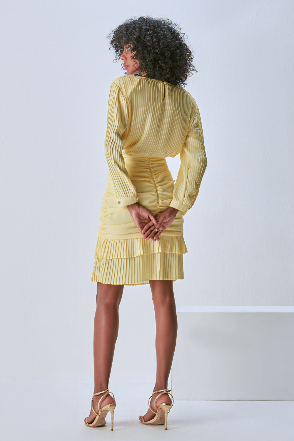AMARELO