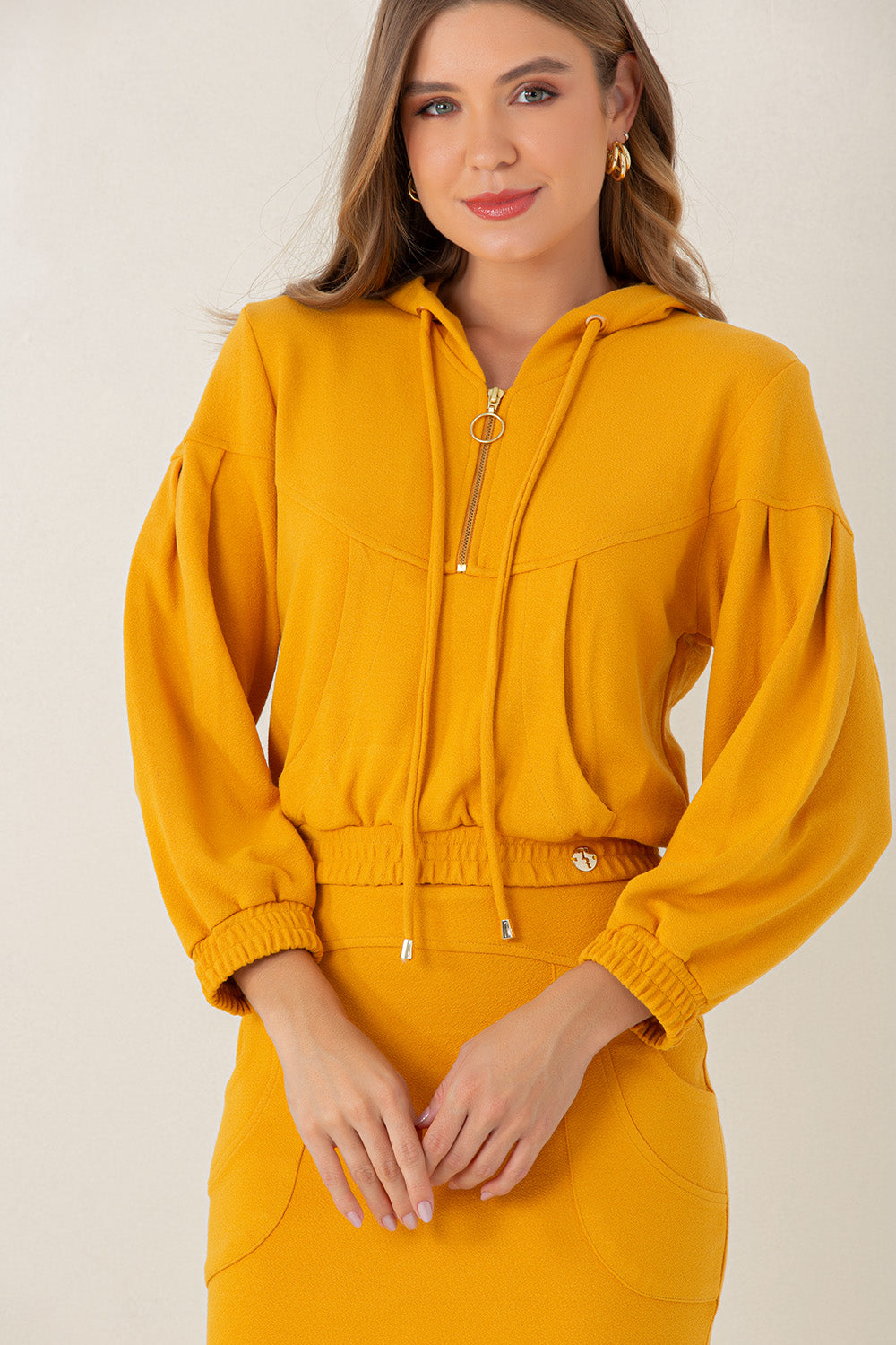 AMARELO