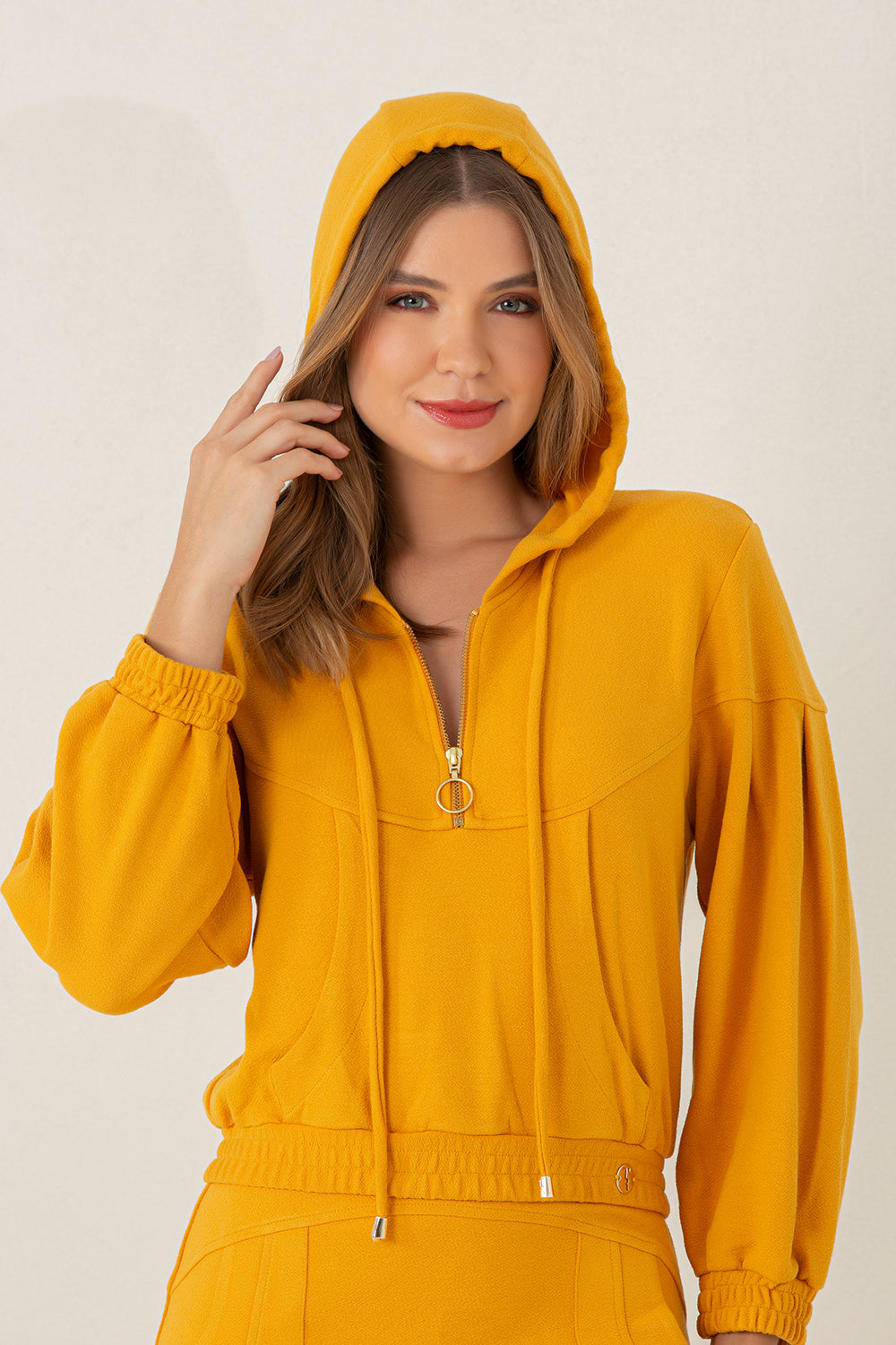 AMARELO