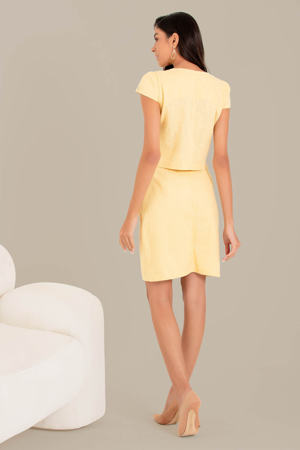 AMARELO