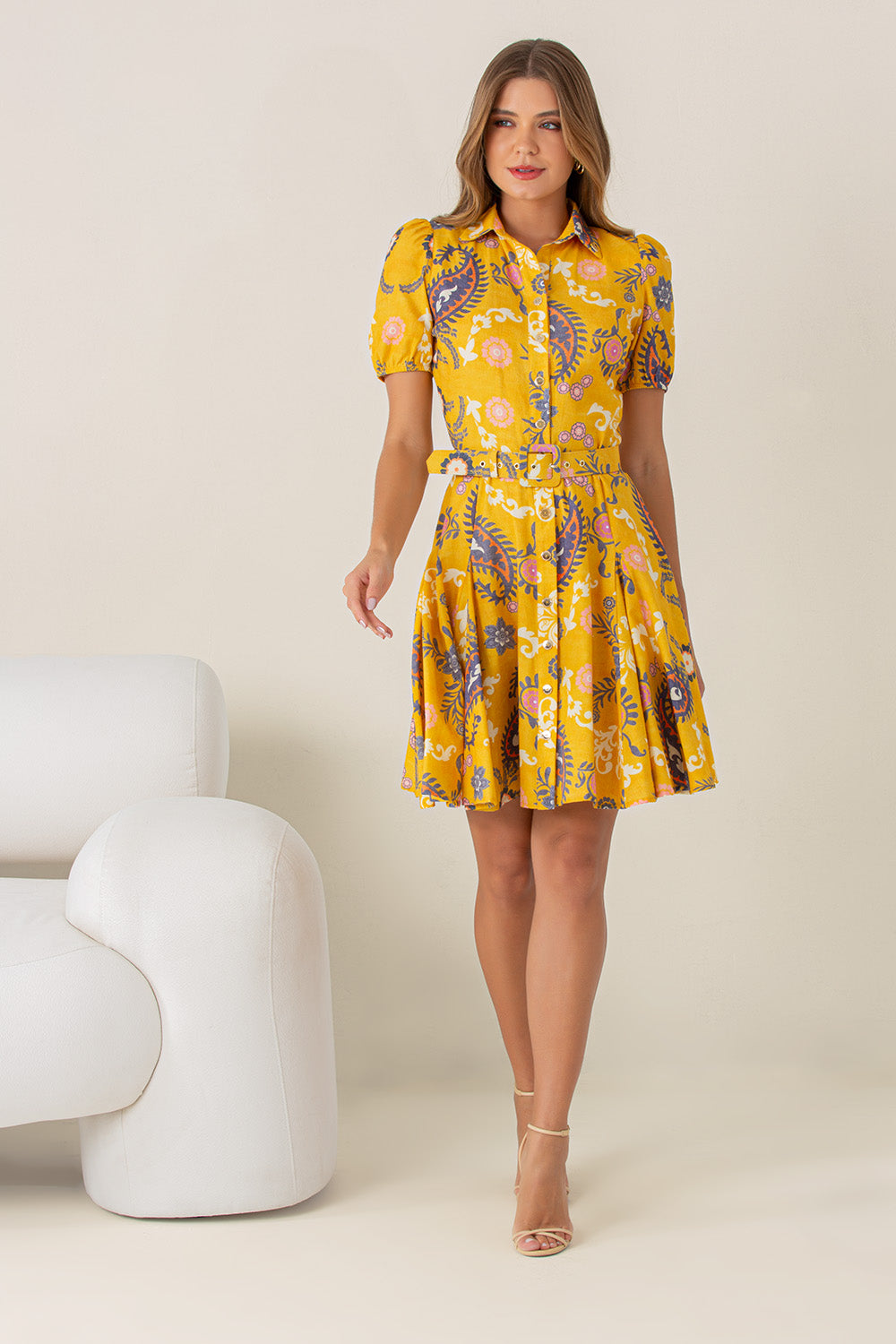 AMARELO
