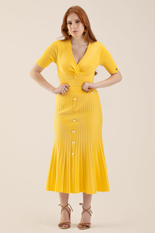 AMARELO
