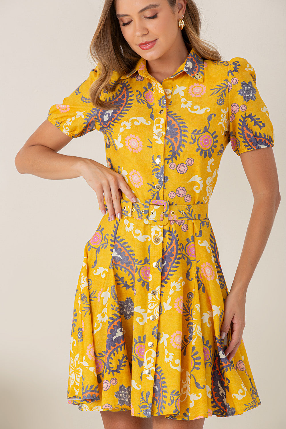 AMARELO